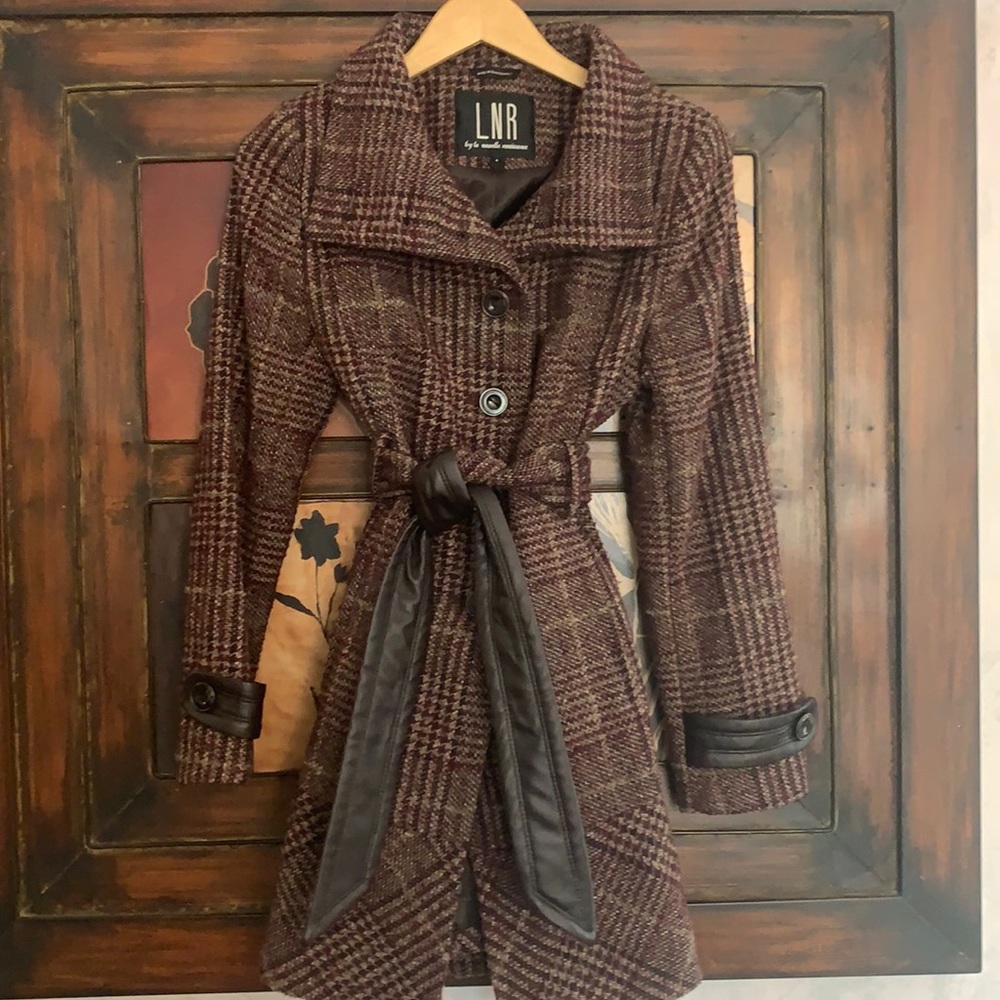 Stunning fall peacoat